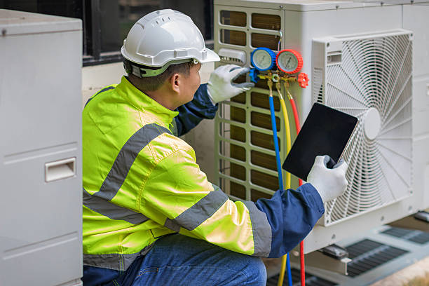 Professional Hvac technician working in Frisco, TX